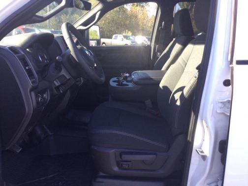 2025 RAM 2500 Tradesman Crew Cab 4x4 6'4' Box