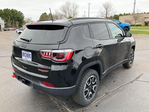Diamond Black Crystal Pearlcoat 2026 Jeep Compass Trailhawk