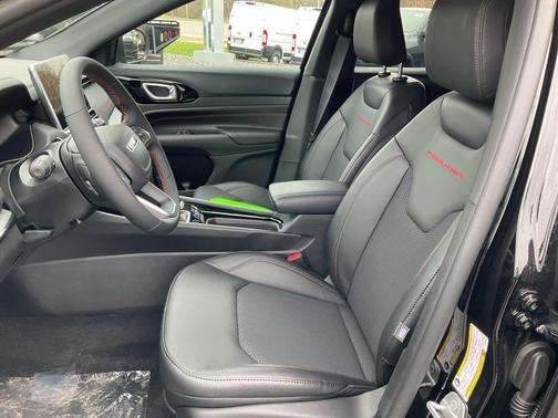 Diamond Black Crystal Pearlcoat 2026 Jeep Compass Trailhawk