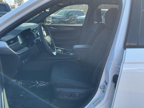 2026 Jeep Grand Cherokee Altitude