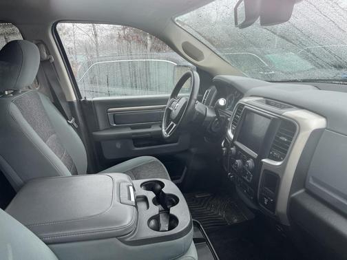 2017 RAM 2500 Big Horn Crew Cab 4x4 6'4' Box