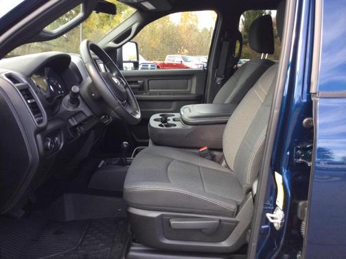 2024 RAM 2500 Tradesman Crew Cab 4x4 6'4' Box