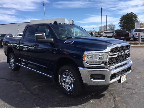 2024 RAM 2500 Tradesman Crew Cab 4x4 6'4' Box