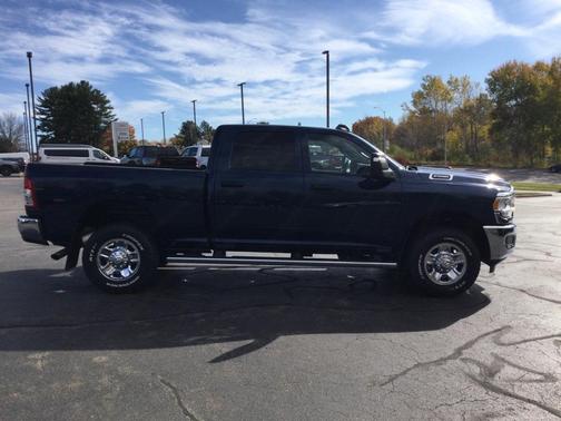2024 RAM 2500 Tradesman Crew Cab 4x4 6'4' Box