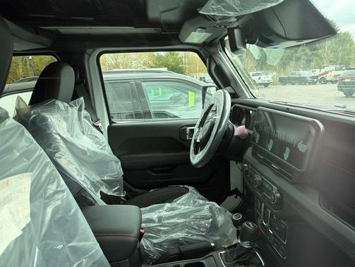 Bright White Clearcoat 2026 Jeep Wrangler Rubicon