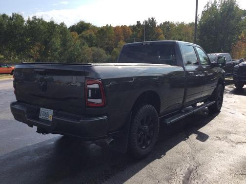 2024 RAM 3500 Big Horn Crew Cab 4x4 8' Box
