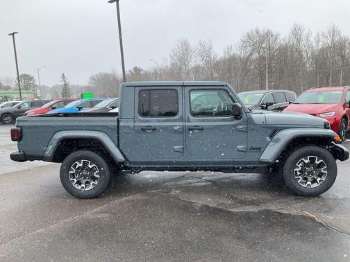2026 Jeep Gladiator Sahara 4x4