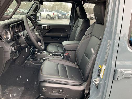 2026 Jeep Gladiator Sahara 4x4