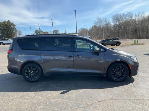 2021 Chrysler Pacifica Touring