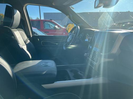 2020 RAM 2500 Laramie Crew Cab 4X4 6'4' Box