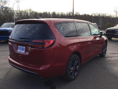 2026 Chrysler Pacifica L