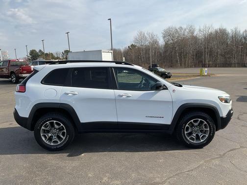 Bright White Clearcoat 2022 Jeep Cherokee Trailhawk