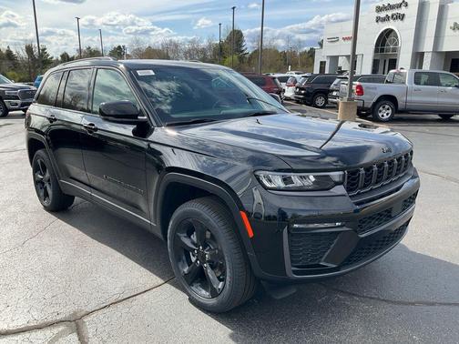 Diamond Black Crystal Pearlcoat 2026 Jeep Grand Cherokee Limited