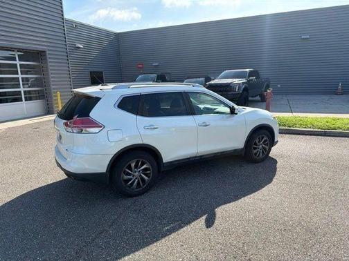 Pearl White 2015 Nissan Rogue SL