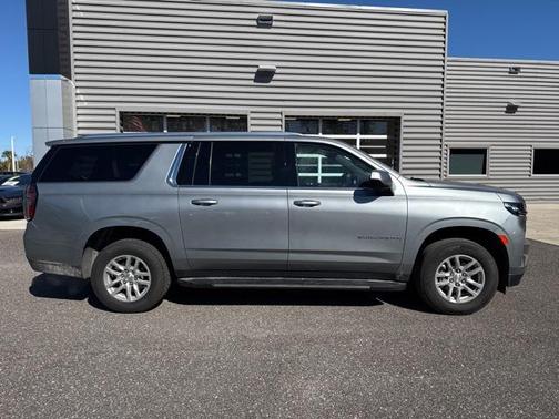 2024 Chevrolet Suburban LT