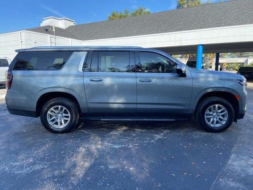 2024 Chevrolet Suburban LT