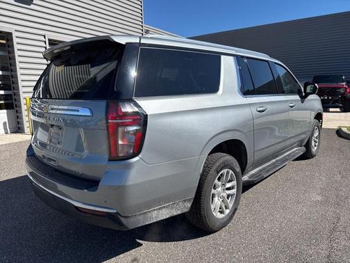 2024 Chevrolet Suburban LT