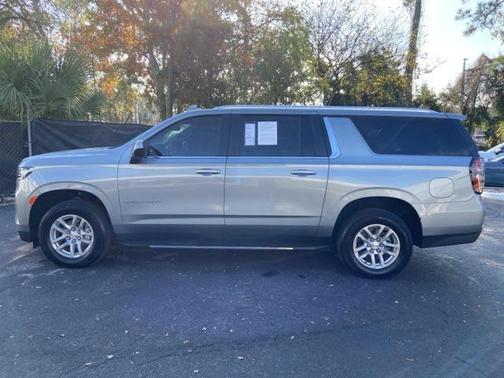 2024 Chevrolet Suburban LT