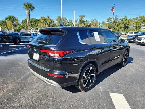 2022 Mitsubishi Outlander SE