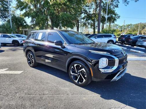 2022 Mitsubishi Outlander SE