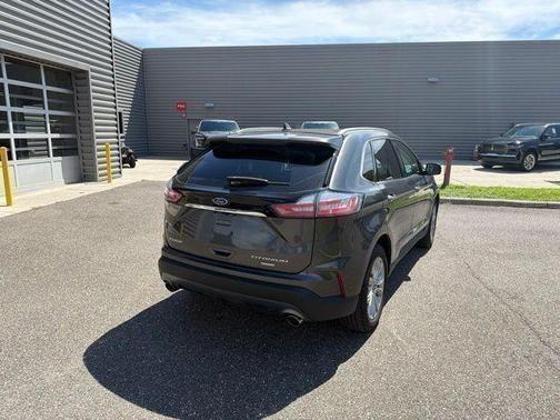 Magnetic Metallic 2019 Ford Edge Titanium