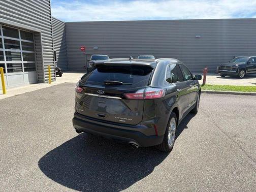 Magnetic Metallic 2019 Ford Edge Titanium