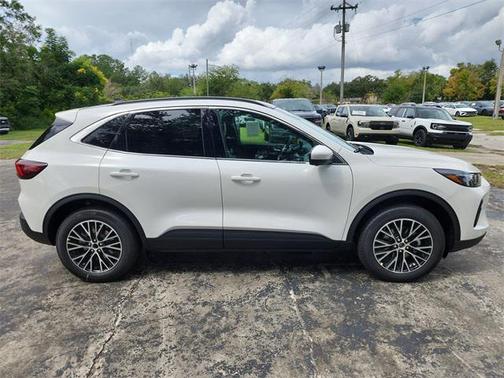 2026 Ford Escape PHEV SE