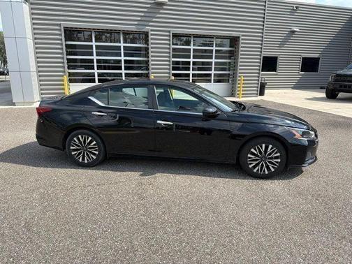 Super Black Clearcoat 2024 Nissan Altima 2.5 SV
