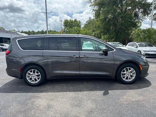 Granite Crystal Metallic Clearcoat 2023 Chrysler Pacifica Touring L