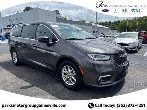 Granite Crystal Metallic Clearcoat 2023 Chrysler Pacifica Touring L