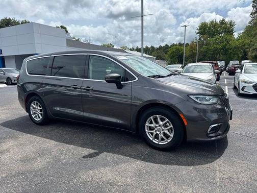 Granite Crystal Metallic Clearcoat 2023 Chrysler Pacifica Touring L