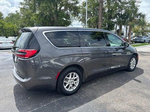 Granite Crystal Metallic Clearcoat 2023 Chrysler Pacifica Touring L