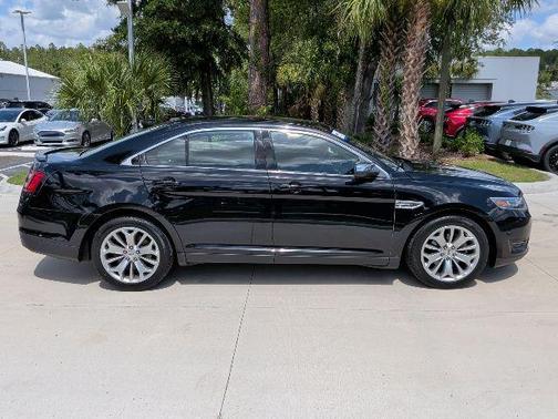 Shadow Black 2017 Ford Taurus Limited