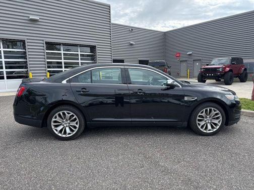 Shadow Black 2017 Ford Taurus Limited