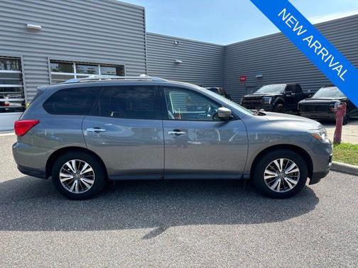 Gun Metallic 2019 Nissan Pathfinder SV