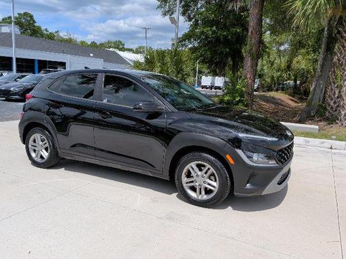 Ultra Black 2022 Hyundai KONA SE