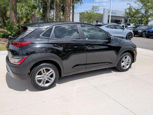 Ultra Black 2022 Hyundai KONA SE