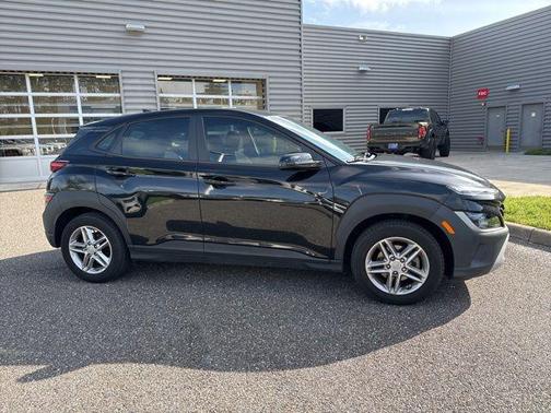 Ultra Black 2022 Hyundai KONA SE