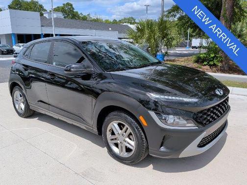 Ultra Black 2022 Hyundai KONA SE