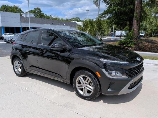 Ultra Black 2022 Hyundai KONA SE