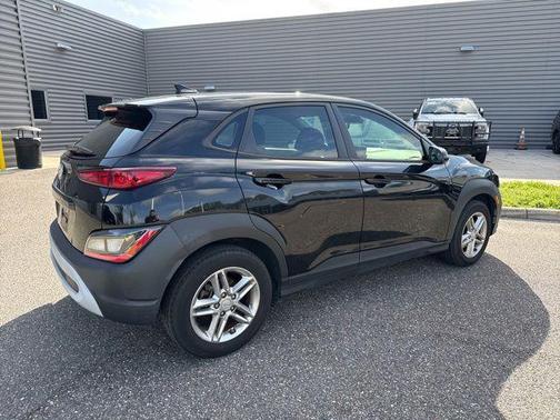 Ultra Black 2022 Hyundai KONA SE