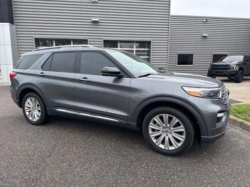 Carbonized Gray Metallic 2023 Ford Explorer Limited