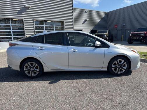 Classic Silver Metallic 2016 Toyota Prius Four