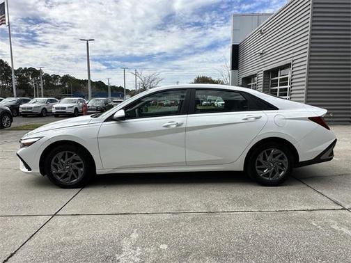 2024 Hyundai ELANTRA HEV Blue