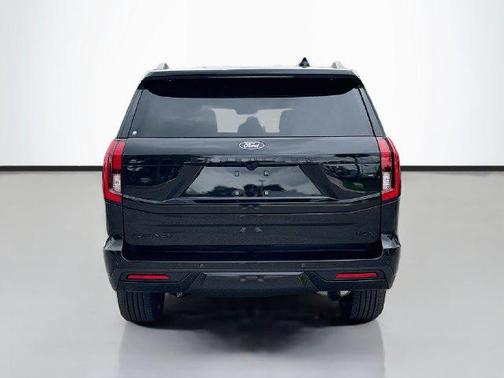 Agate Black Metallic 2027 Ford Expedition Max Platinum