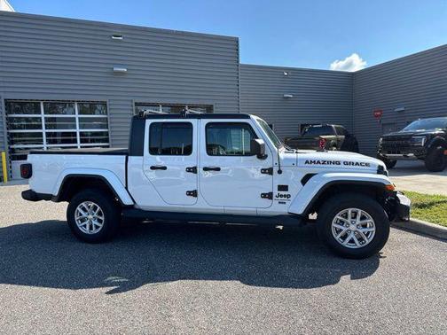 Bright White Clearcoat 2023 Jeep Gladiator Sport S
