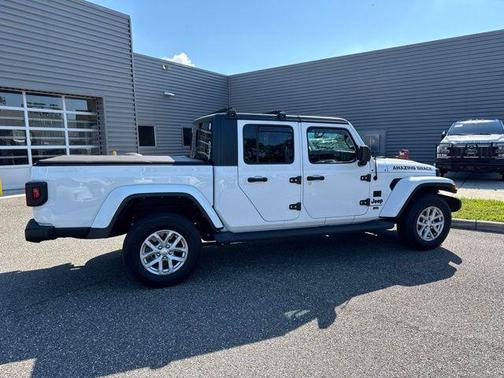 Bright White Clearcoat 2023 Jeep Gladiator Sport S