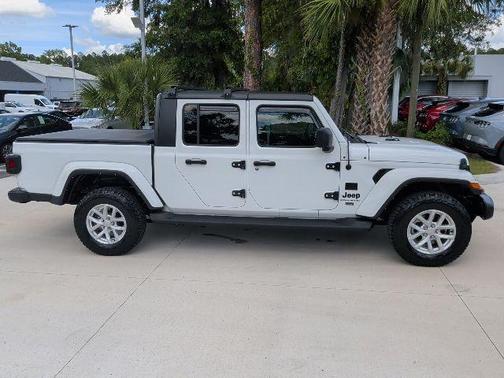 Bright White Clearcoat 2023 Jeep Gladiator Sport S