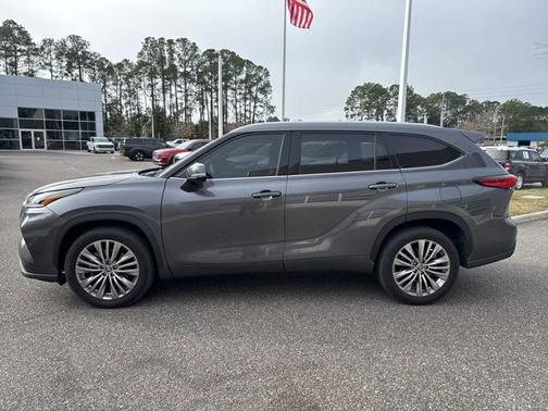 2023 Toyota Highlander Platinum