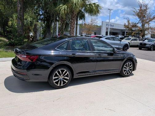 Deep Black Pearl 2025 Volkswagen Jetta 1.5T SE
